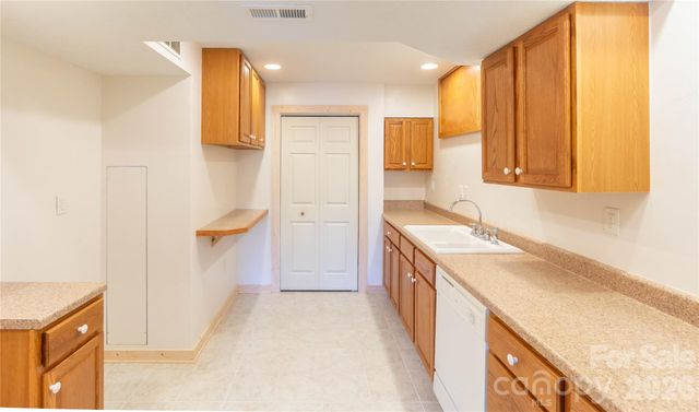 506 Brook Knoll Circle, Weaverville, NC 28787