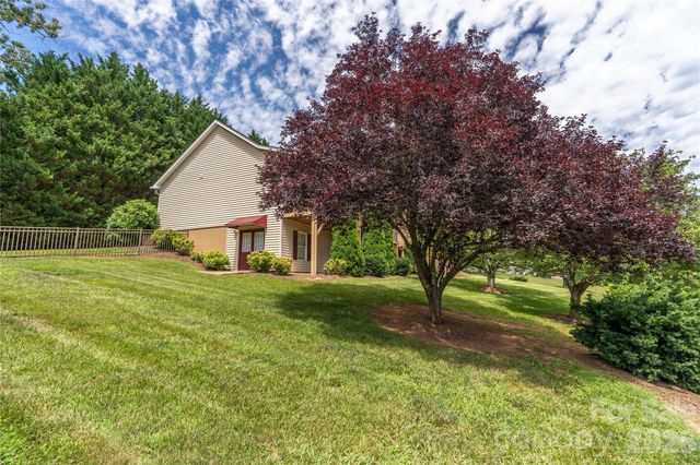506 Brook Knoll Circle, Weaverville, NC 28787