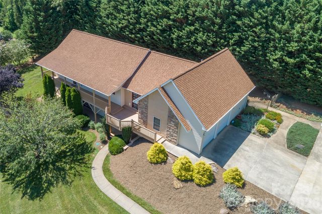 506 Brook Knoll Circle, Weaverville, NC 28787