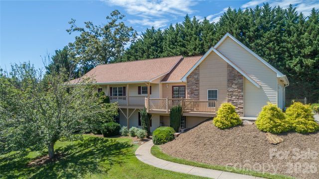 506 Brook Knoll Circle, Weaverville, NC 28787