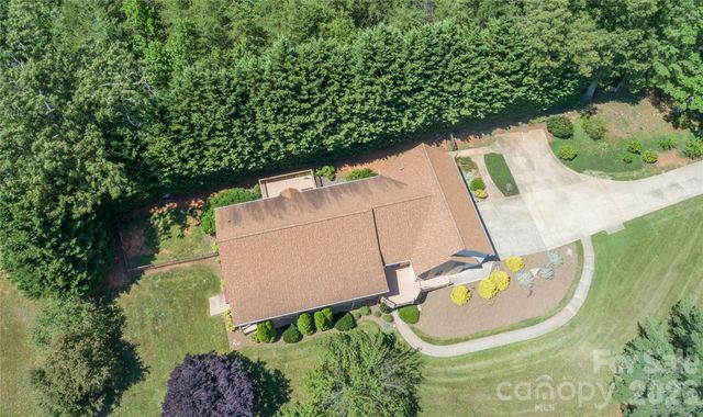 506 Brook Knoll Circle, Weaverville, NC 28787