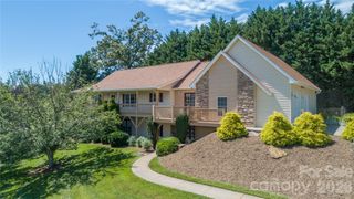506 Brook Knoll Circle, Weaverville, NC 28787