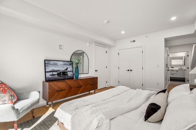 230 Friend Street 7, Boston, MA 02114