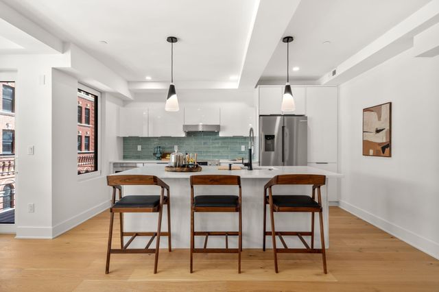 230 Friend Street 7, Boston, MA 02114