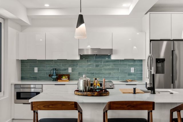 230 Friend Street 7, Boston, MA 02114