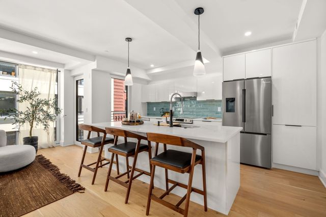 230 Friend Street 7, Boston, MA 02114