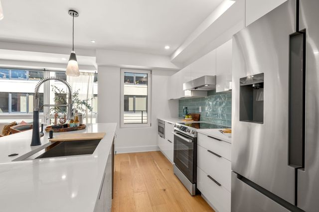 230 Friend Street 7, Boston, MA 02114