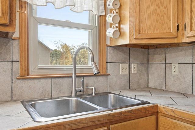 69 ALLENTOWN LN, Stuarts Draft, VA 24477