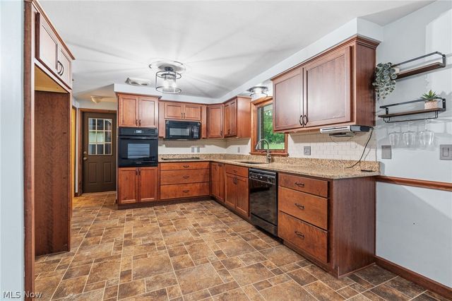 2033 Clearview Street NE, Massillon, OH 44646