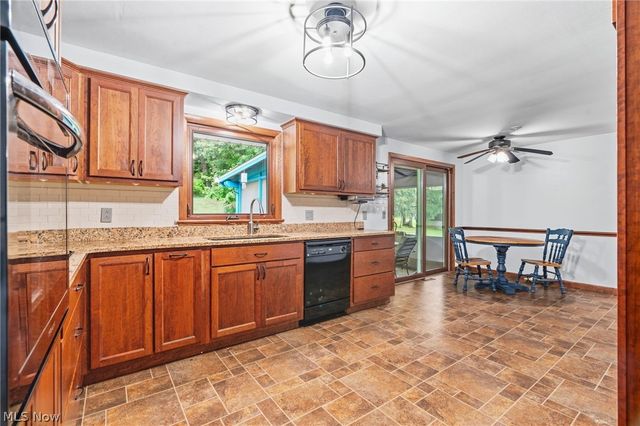 2033 Clearview Street NE, Massillon, OH 44646