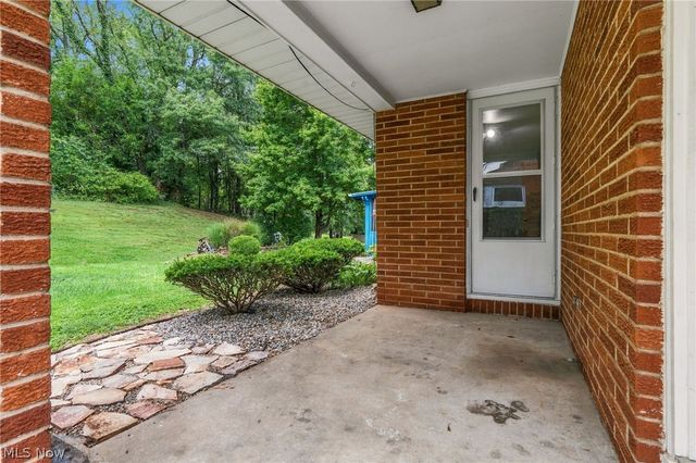 2033 Clearview Street NE, Massillon, OH 44646