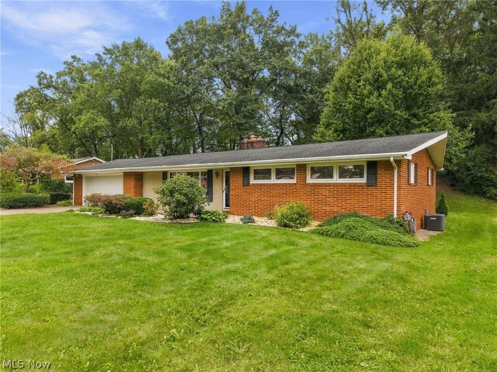 2033 Clearview Street NE, Massillon, OH 44646