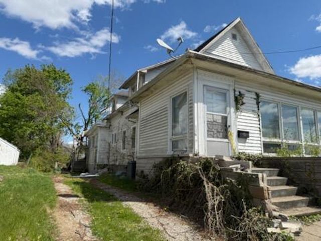 105 Wood Street, Three Rivers, MI 49093