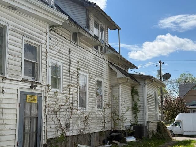105 Wood Street, Three Rivers, MI 49093