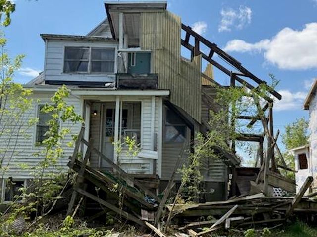 105 Wood Street, Three Rivers, MI 49093