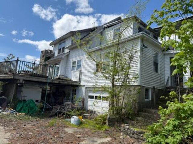 105 Wood Street, Three Rivers, MI 49093