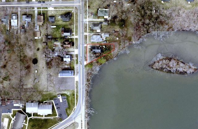 105 Wood Street, Three Rivers, MI 49093