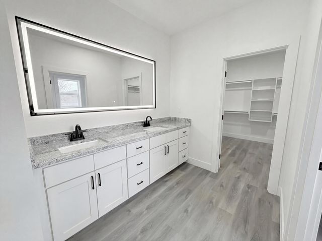 465 Arnos Street, Talent, OR 97540