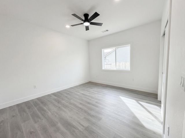 465 Arnos Street, Talent, OR 97540