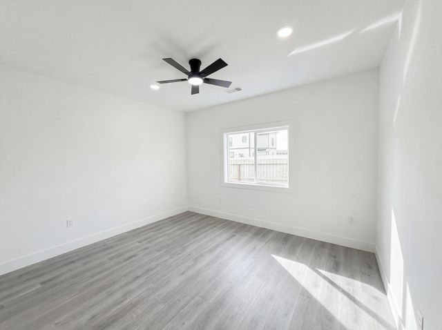 465 Arnos Street, Talent, OR 97540