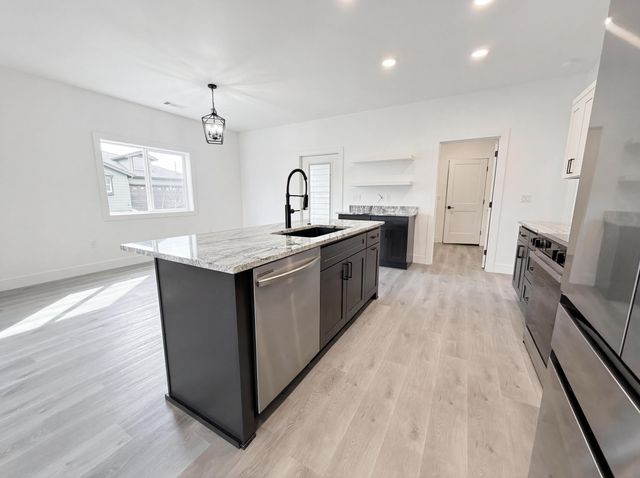 465 Arnos Street, Talent, OR 97540