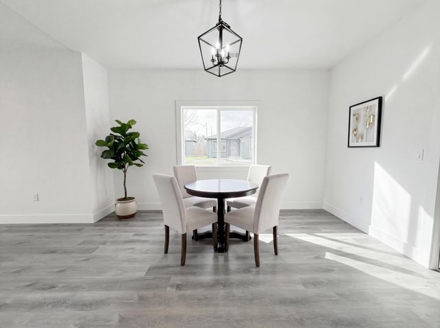 465 Arnos Street, Talent, OR 97540