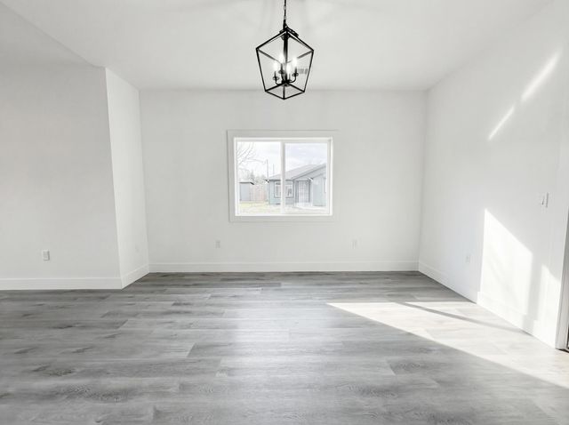 465 Arnos Street, Talent, OR 97540