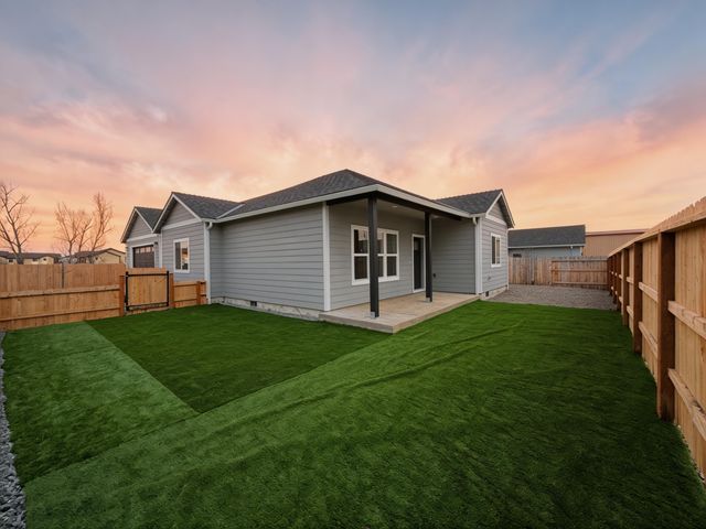 465 Arnos Street, Talent, OR 97540