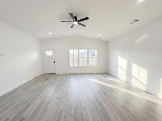 465 Arnos Street, Talent, OR 97540