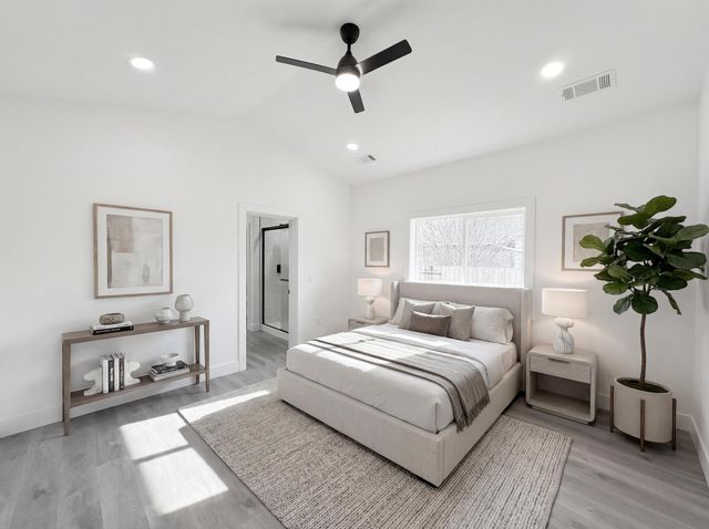 465 Arnos Street, Talent, OR 97540