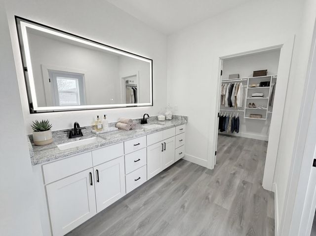 465 Arnos Street, Talent, OR 97540