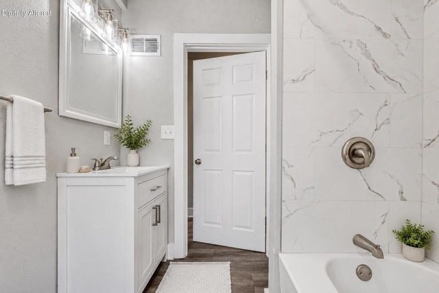 3713 N 15th STREET, Milwaukee, WI 53206