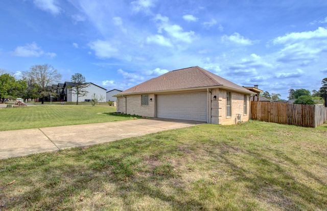 226 Country Club Parkway, Maumelle, AR 72113