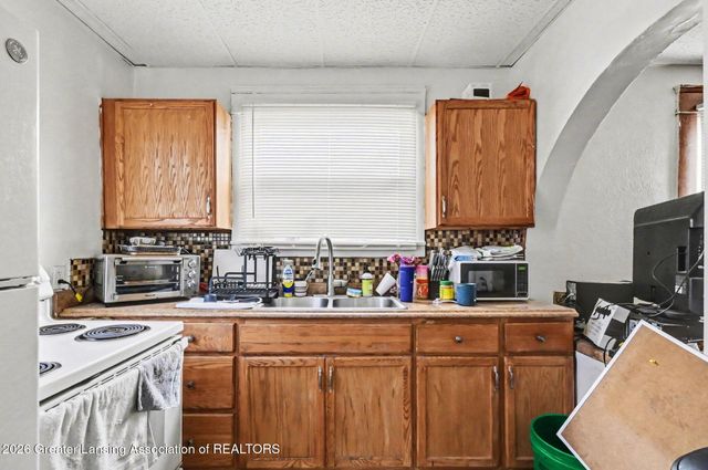 1614 S Washington Avenue, Lansing, MI 48910