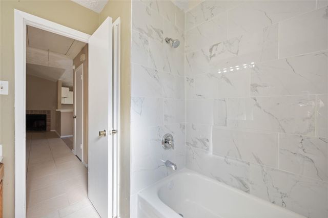 3811 Meadow Place Drive, Houston, TX 77082