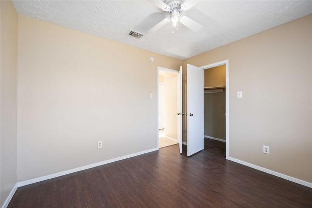 3811 Meadow Place Drive, Houston, TX 77082