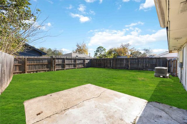 3811 Meadow Place Drive, Houston, TX 77082