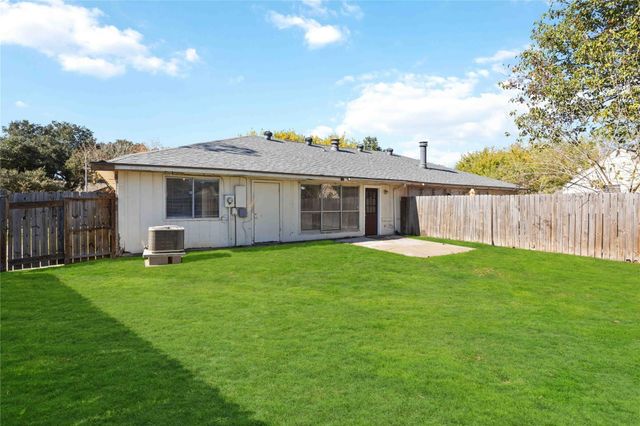 3811 Meadow Place Drive, Houston, TX 77082