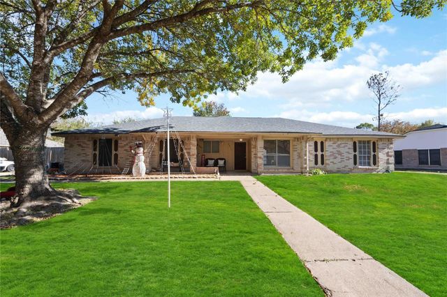 3811 Meadow Place Drive, Houston, TX 77082