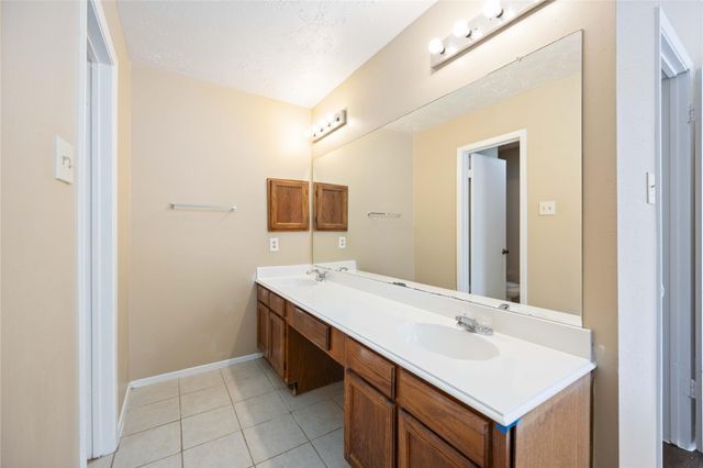 3811 Meadow Place Drive, Houston, TX 77082