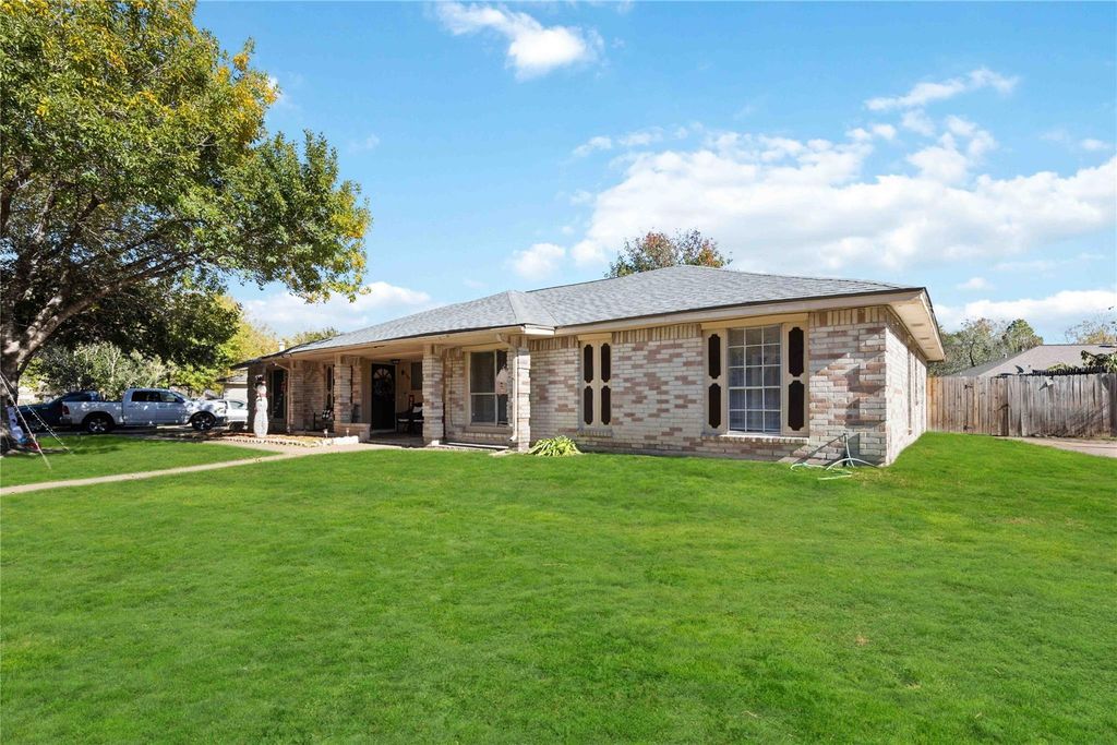 3811 Meadow Place Drive, Houston, TX 77082