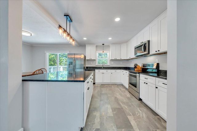 3845 Kentland DR, Roanoke, VA 24018
