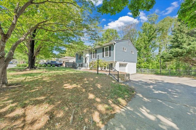 3845 Kentland DR, Roanoke, VA 24018