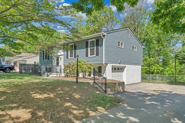 3845 Kentland DR, Roanoke, VA 24018
