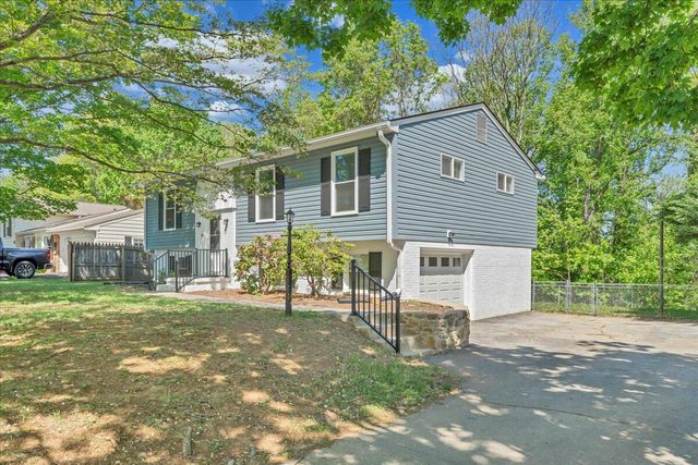 3845 Kentland DR, Roanoke, VA 24018