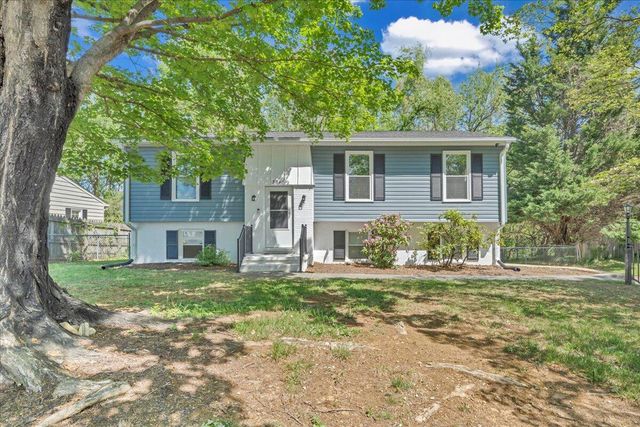 3845 Kentland DR, Roanoke, VA 24018