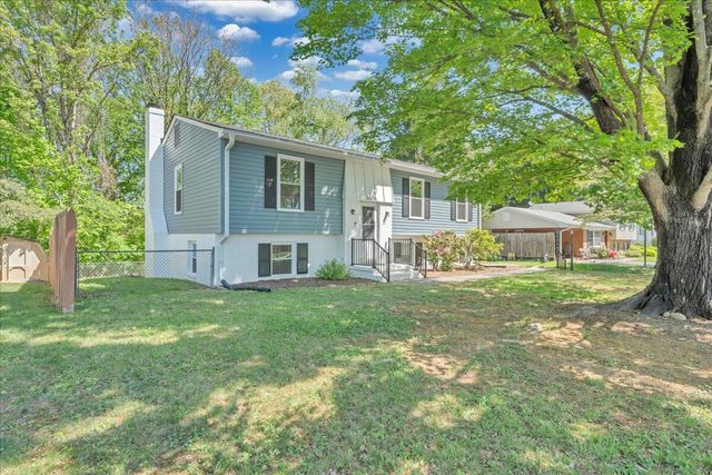 3845 Kentland DR, Roanoke, VA 24018