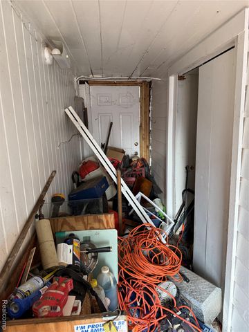 984 Voorheis Road, Waterford Charter Township, MI 48328