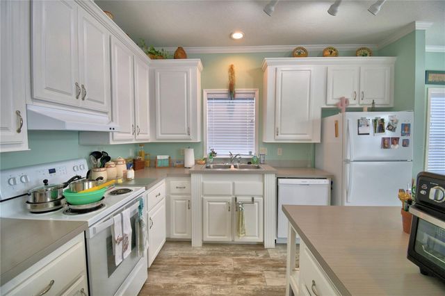 4925 CYPRESS GARDENS ROAD 100, Winter Haven, FL 33884