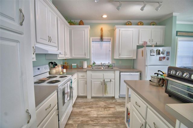 4925 CYPRESS GARDENS ROAD 100, Winter Haven, FL 33884